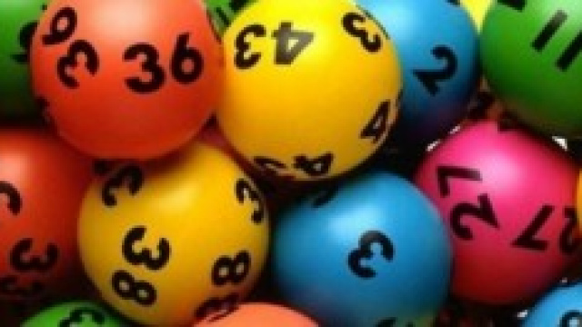 Alcuni numeri del lotto nelle tipiche sfere 