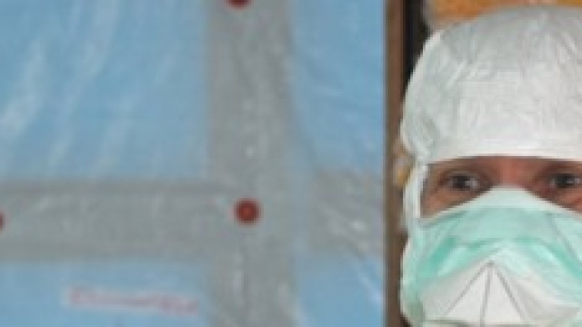 Ebola, guarita l'infermiera spagnola. E in Italia?