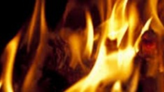 Enorme incendio nei pressi del porto di Napoli