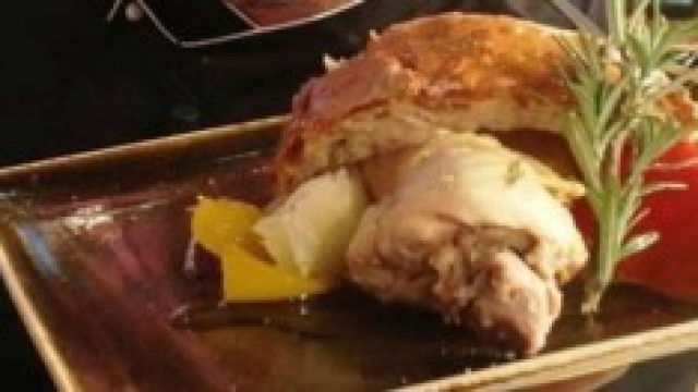 Pane con pollo e peperoni