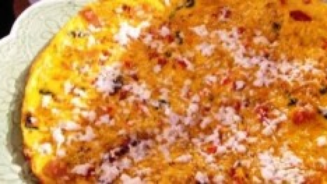 Frittata con bacon, tomini e peperoni