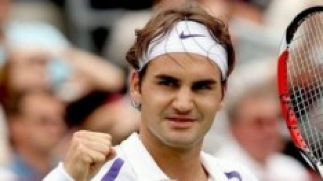 Federer ai quarti nella sua Basilea.