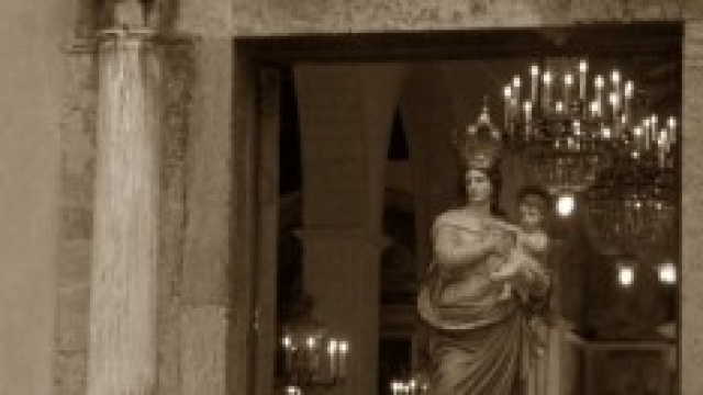 La Madonna di Giampilieri piange lacrime di sangue