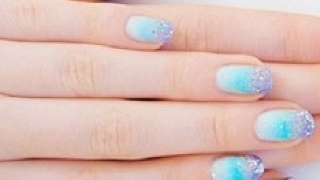 Come fare l'effetto sfumato sulle vostre unghie