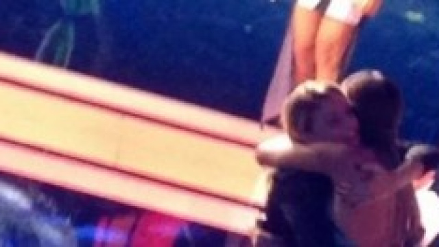 Foto "rubata" di Emma Marrone e Belen Rodriguez.