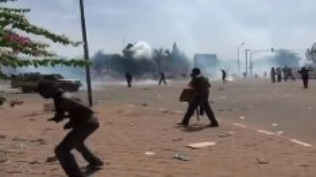Burkina Faso: &egrave; rivoluzione, Compaor&eacute; si arrende