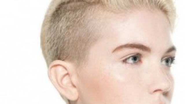 Tagli capelli corti e lisci