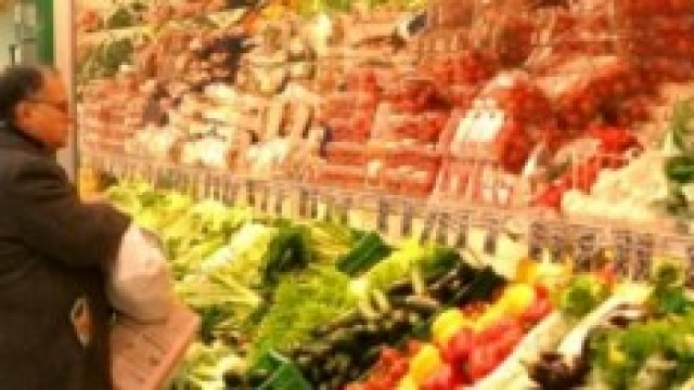 Aumenta il costo della verdura, cala la frutta