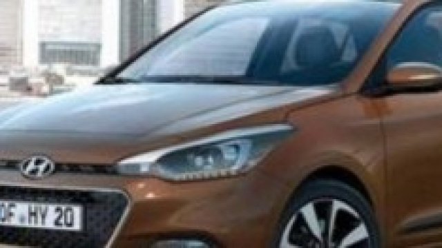 Hyundai i20 si mostra al Salone di Parigi.