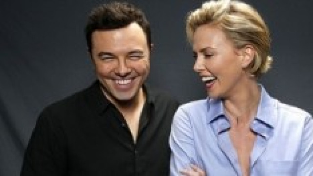 Il regista MacFarlane insieme alla Theron