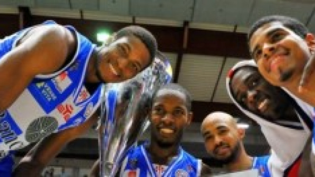 Dyson e compagni festeggiano la vittoria