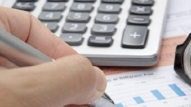 Aumenti nelle bollette di luce e gas da ottobre