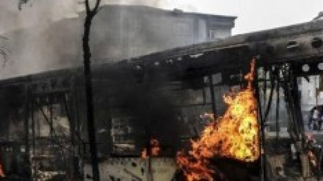 Raid combattono l'Isis con bombardamenti.