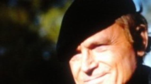 Terence Hill interpreta Don Matteo