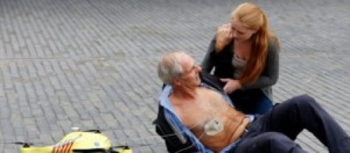 El drone puede transportar un desfibrilador.