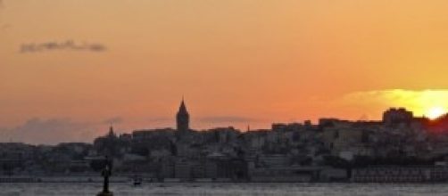 Desde &Uuml;sk&uuml;dar con la Torre G&aacute;lata al fondo