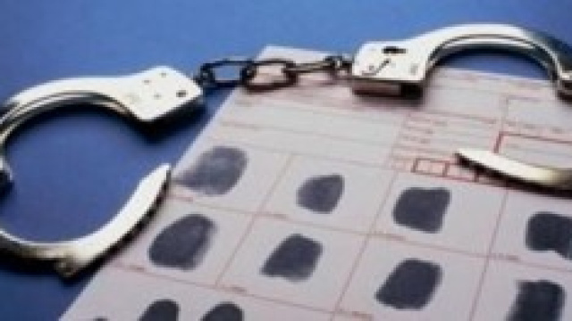 Docente arrestata per aver circuito studente