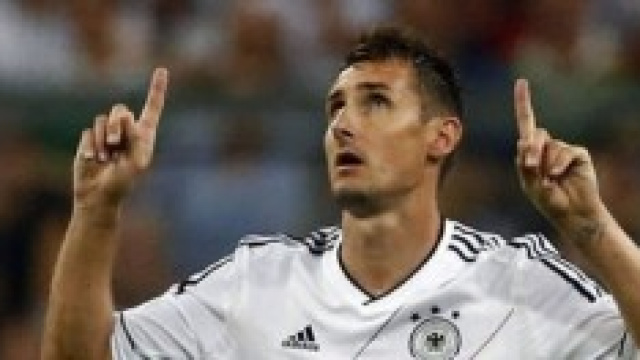 Miroslav Klose contro il social style