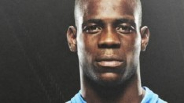 Mario Balotelli con la maglia dell'Italia