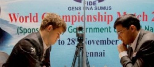 Anand y Carlsen en plena partida