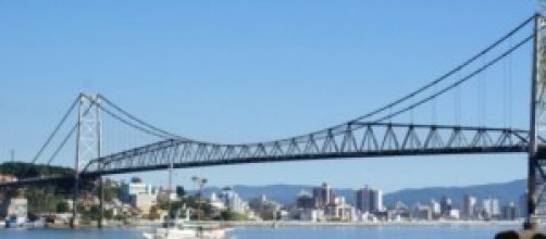 Ponte Herc&iacute;lio Luz, em Florian&oacute;polis