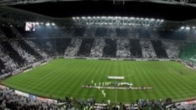 La Juve apre il nuovo store di Natale per i tifosi