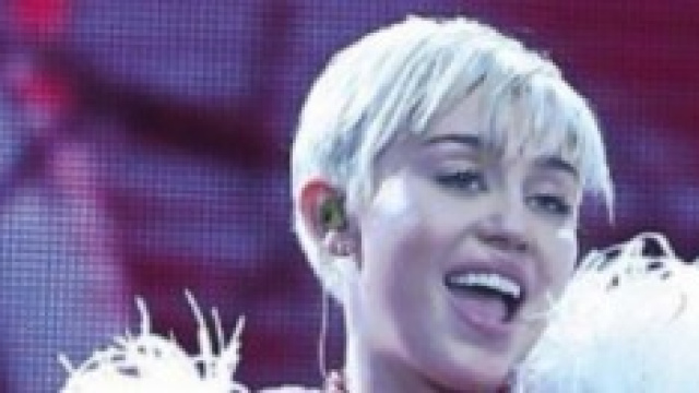 Miley Cirus testimonial di nota azienda di collant