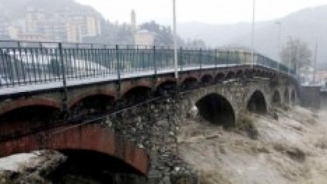 Un'immagine di Genova durante l'esondazione