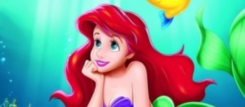 Ariel, la sirenita, con el cangrejo Sebasti&aacute;n