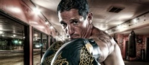 Homem em luta aguerrida e constante