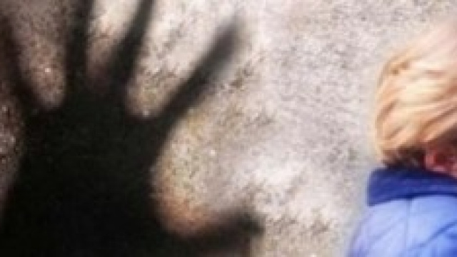 Bambina di 7 anni violentata da amico di famiglia