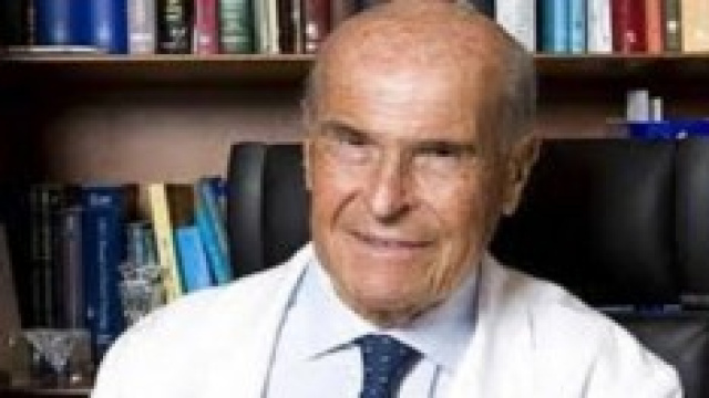 Il famoso oncologo Umberto Veronesi
