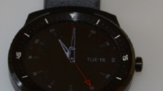 LG Watch R con una watch face