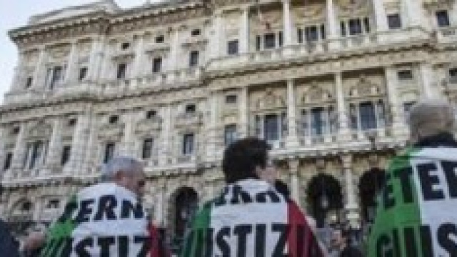 La rabbia dei familiari davanti alla Cassazione