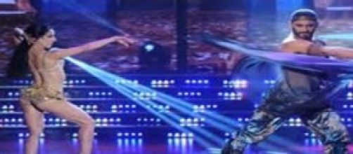 Piqu&iacute;n baila danza &aacute;rabe en Bailando.