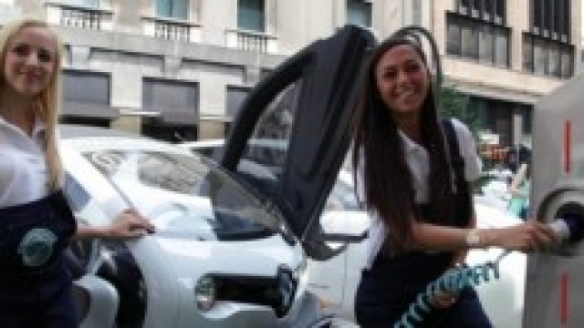 Colonnina di ricarica Enel nel centro di Milano