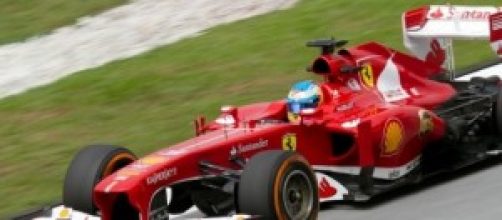 Fernando Alonso en su viejo Ferrari.