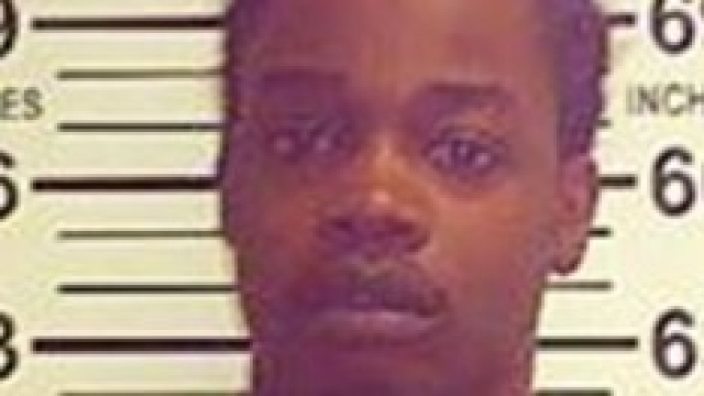 Afroamericano ucciso da un poliziotto.