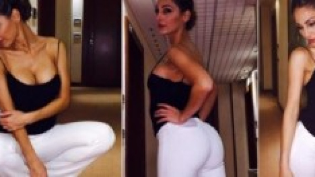 Gossip news: Anna Tatangelo mostra il lato b.