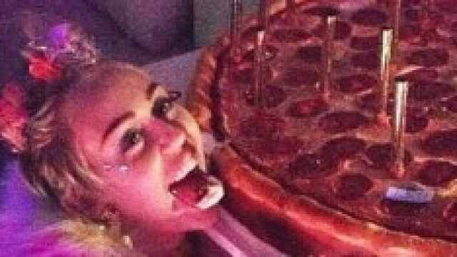 Miley Cyrus, compleanno a luci rosse con Patrick