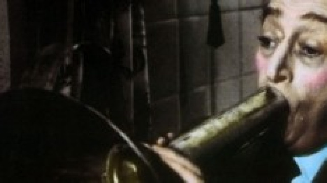 Tot&ograve; nel film Gli Onorevoli, 1963