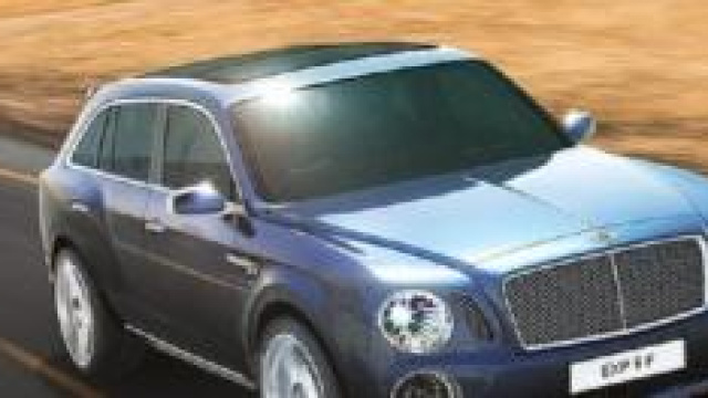 Bentley "The Suv" e Alfa "Giulia".