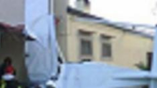 Calabria: biposto si schianta su ristorante.