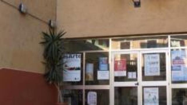 Ladri devastano scuola a Napoli e rubano computer