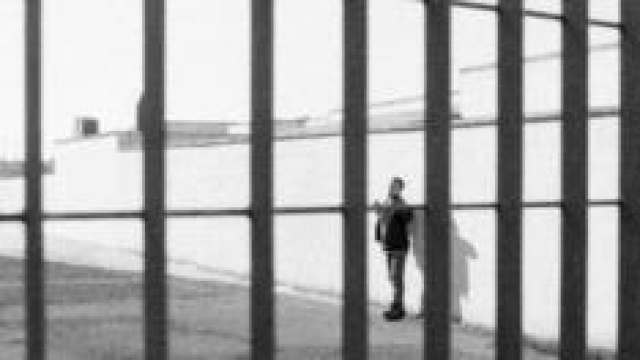 Guardie carcerarie incinte dello stesso detenuto