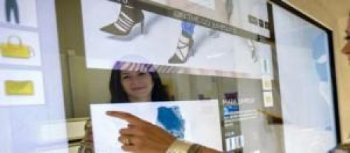 Espejo inteligente en un local de Rebecca Minkoff