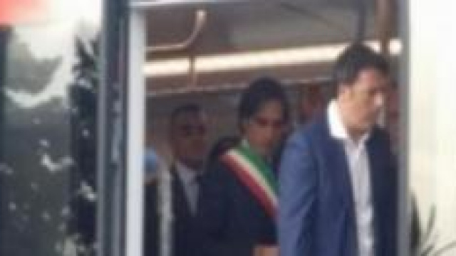 Matteo Renzi con il sindaco Giuseppe Falcomat&agrave;