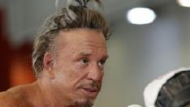 Michey Rourke ritorna a fare boxe