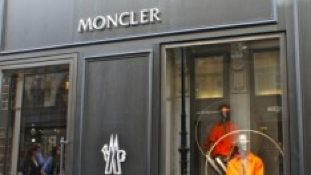 I Vip si schierano contro Moncler