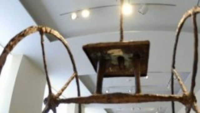 Il carro di Alberto Giacometti in bronzo